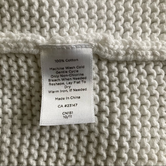 Talbots casual white knit sweater with front zipper and 3/4 length sleeves. - Picture 4 of 9